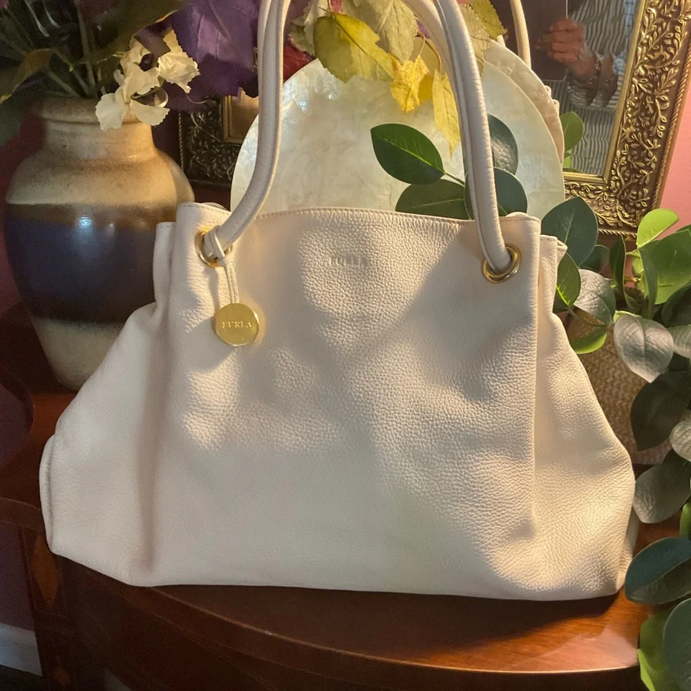 GUC Furla Cream Shoulder Bag - Picture 13 of 15
